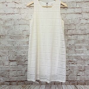 Everly sleeveless lace shift dress